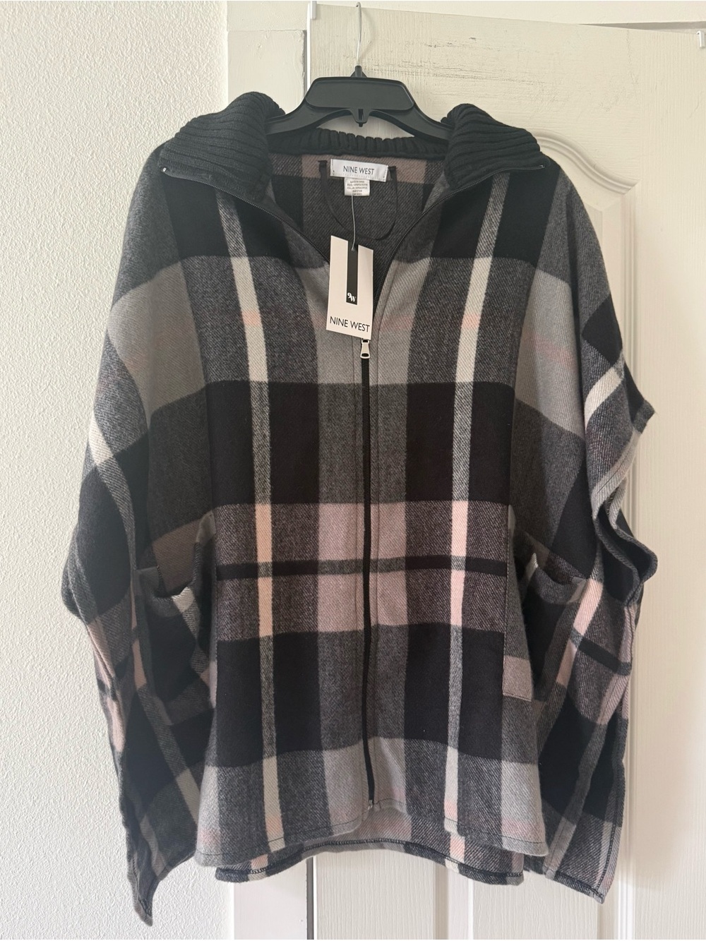 Nine West NWT Plaid Cape Poncho One Size Full Zip Black Gray